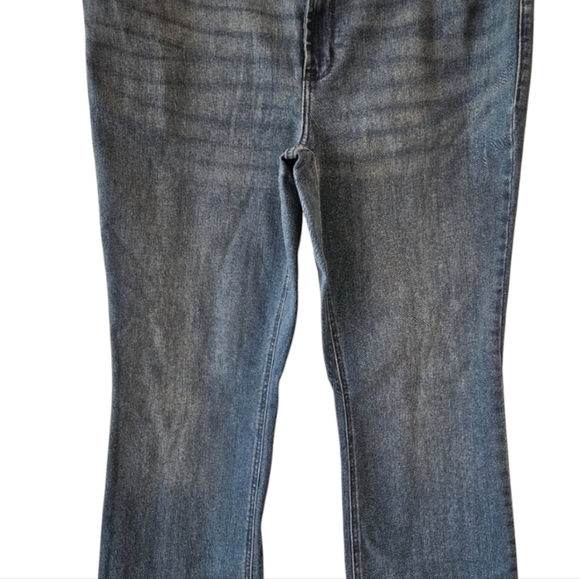 81 Old Navy Mid-Rise BootCut Jeans Women's Plus Size 20 - Picture 4 of 7